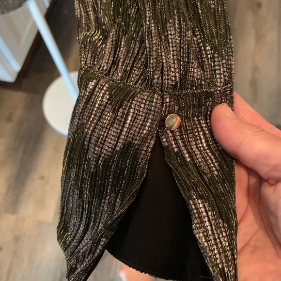Banana Republic metallic blouse in size small Tall. Hard to find - Picture 3 of 6